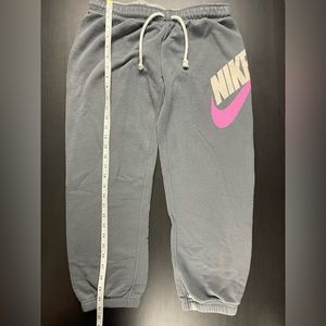 NIKE | Rally Futura Sweatpants | CAPRI | Women's Athletic Pant | size Medium